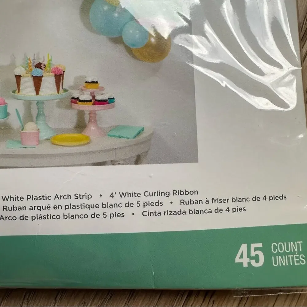 NWT Balloon Garland Kit with Cupcake Design